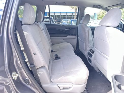 Used 2017 Honda Pilot EX image 16