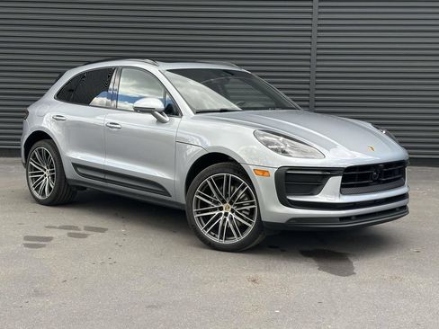 Certified 2026 Porsche Macan AWD/4WD image 7