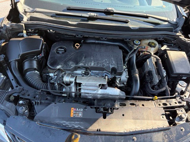 Used 2018 Chevrolet Cruze LT w/ Redline Edition FWD image 11