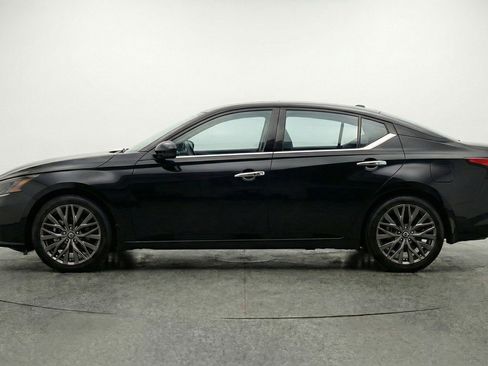 Used 2025 Nissan Altima 2.5 SV FWD image 5