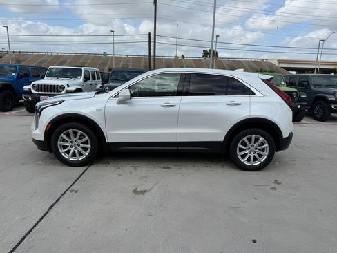 Used 2023 Cadillac XT4 Luxury w/ Cold Weather Package image 3