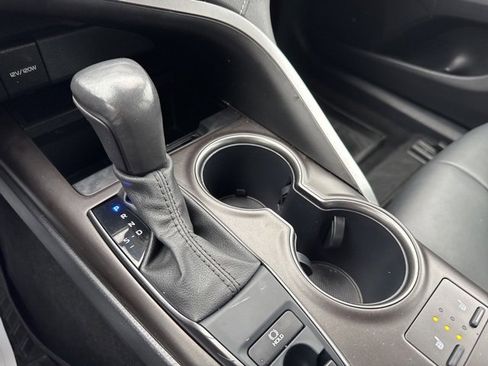 Used 2024 Toyota Camry SE image 14