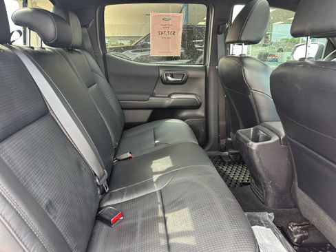 Used 2021 Toyota Tacoma TRD Sport AWD/4WD image 35