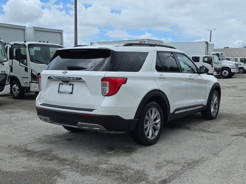 Used 2023 Ford Explorer XLT w/ Equipment Group 202A image 7