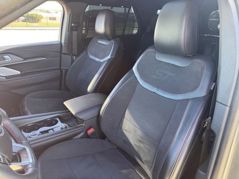 Used 2025 Ford Explorer ST image 25
