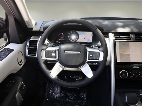New 2025 Land Rover Discovery S image 15