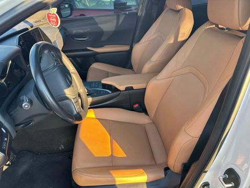Used 2024 Lexus UX 250h AWD w/ Premium Package image 6