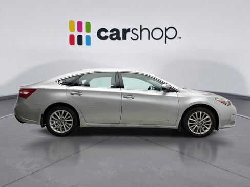 Used 2017 Toyota Avalon Limited w/ All Weather Liner Package FWD image 6
