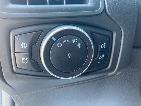 Used 2016 Ford Focus SE w/ Equipment Group 201A FWD image 14