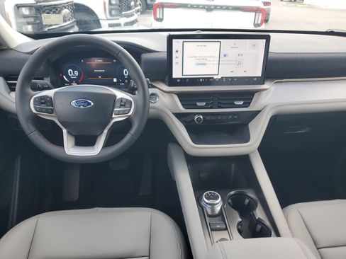 New 2026 Ford Explorer Active RWD image 15