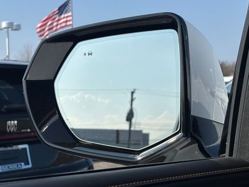 Used 2024 GMC Yukon XL AT4 w/ AT4 Premium Plus Package AWD/4WD image 34