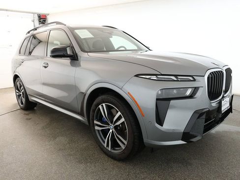 Used 2025 BMW X7 M60i image 3