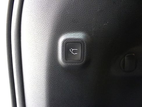 Certified 2020 Jeep Cherokee High Altitude AWD/4WD image 39