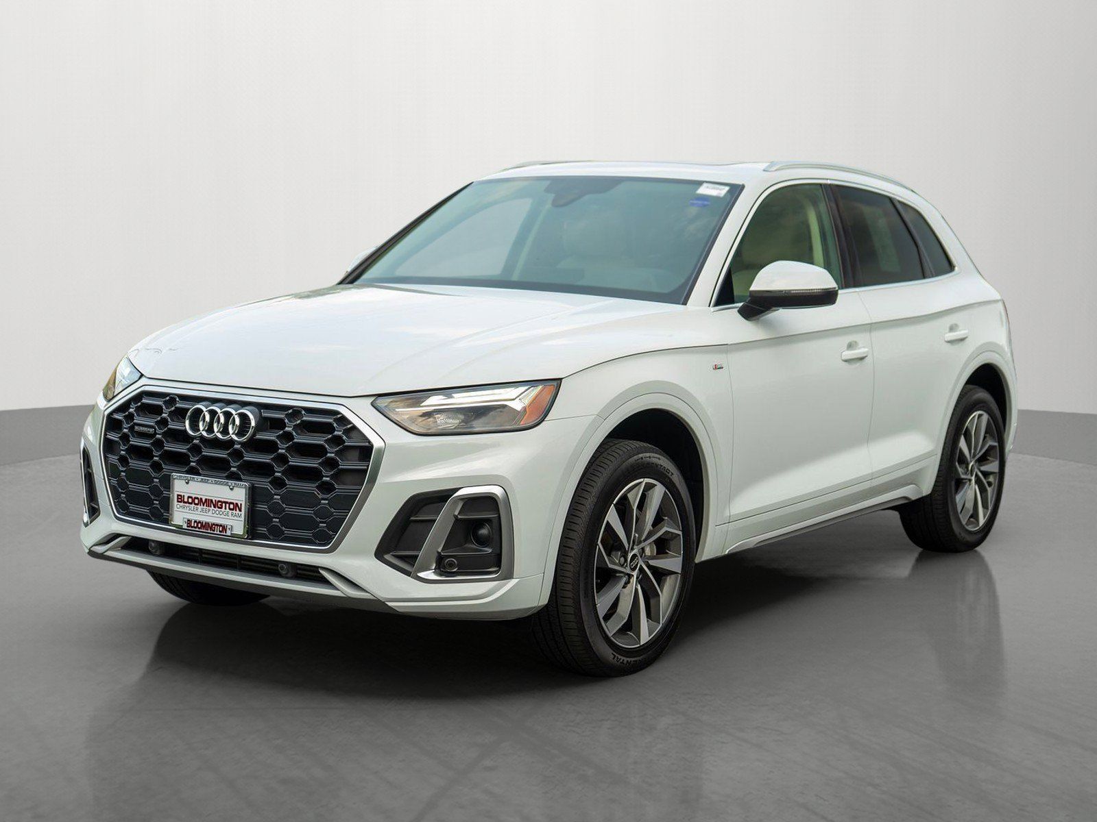 Used 2023 Audi Q5 2.0T Premium w/ Convenience Package AWD/4WD image 3