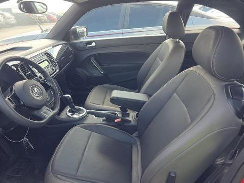 Used 2015 Volkswagen Beetle 1.8T Classic FWD image 4
