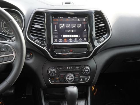 Used 2019 Jeep Cherokee Limited FWD image 16