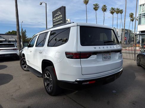 Used 2023 Jeep Wagoneer Series III w/ Flexible Seating Group image 10