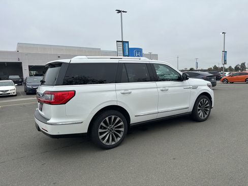 Used 2020 Lincoln Navigator Reserve image 3