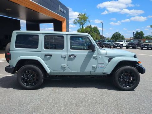 Used 2024 Jeep Wrangler Unlimited Sahara AWD/4WD image 3