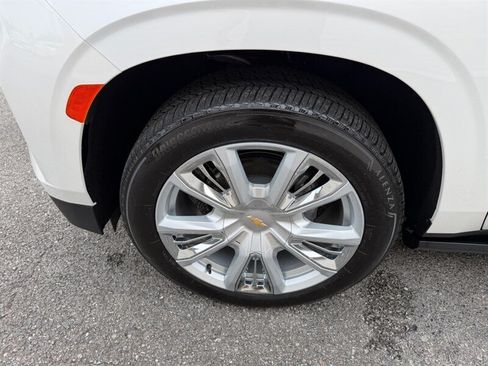 Used 2024 Chevrolet Tahoe High Country AWD/4WD image 14