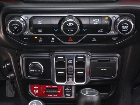 Used 2023 Jeep Gladiator Rubicon AWD/4WD image 16