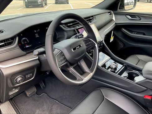 New 2025 Jeep Grand Cherokee L Limited w/ Black Appearance Package image 6