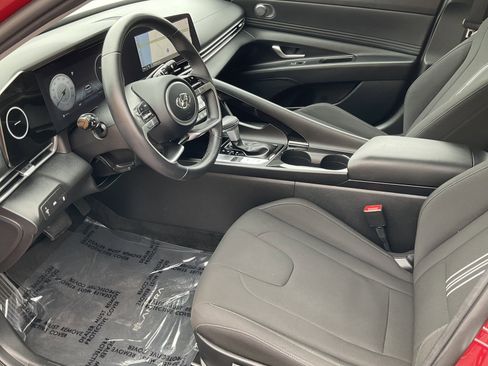 Used 2023 Hyundai Elantra SEL w/ Convenience Package FWD image 19