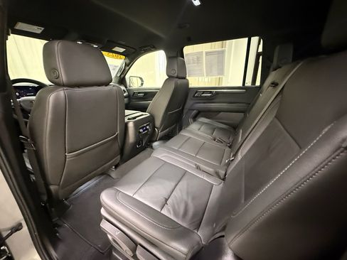 Certified 2025 Chevrolet Suburban Z71 AWD/4WD image 20