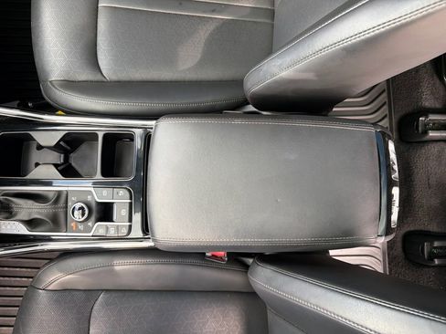 Used 2023 Kia Sorento SX image 27