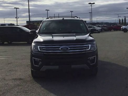 Used 2021 Ford Expedition Limited image 3