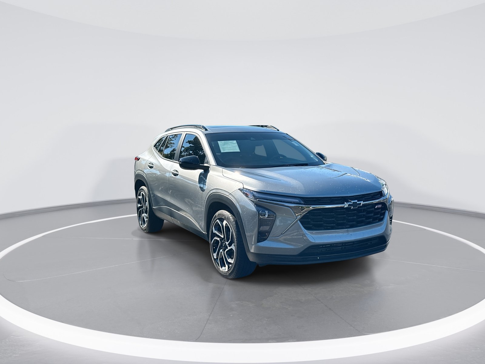 Used 2026 Chevrolet Trax RS w/ Sunroof Package FWD image 2
