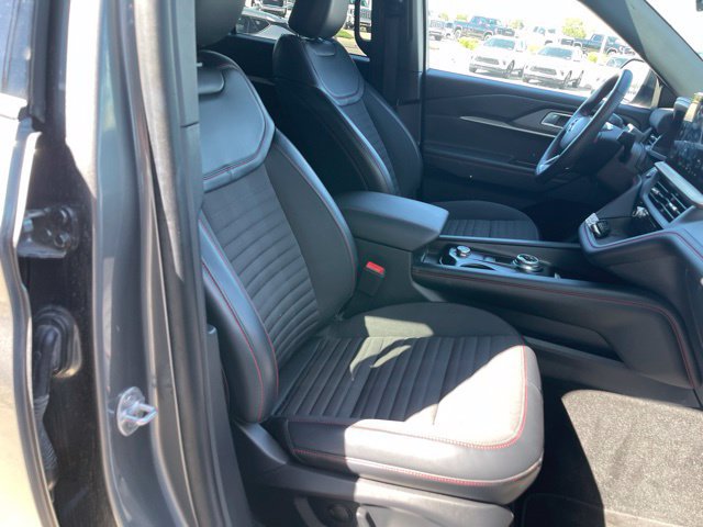 Used 2025 Ford Explorer ST-Line w/ ST-Line Street Pack AWD/4WD image 19