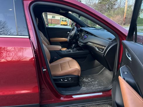 Used 2019 Cadillac XT4 Premium Luxury AWD/4WD image 12