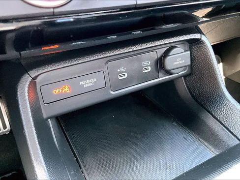 Used 2025 Honda Civic Sport image 32