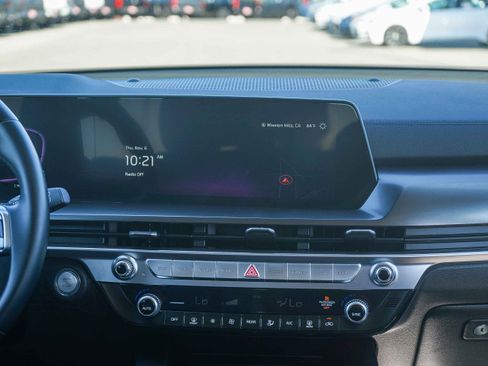 Used 2024 Kia Telluride LX image 14