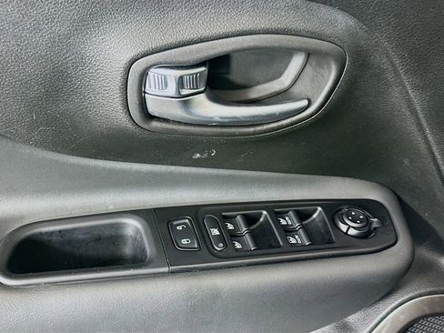 Used 2021 Jeep Renegade Limited AWD/4WD image 18