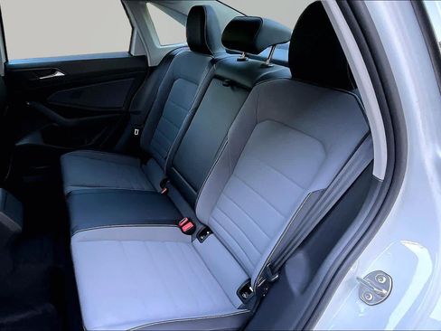 Used 2025 Volkswagen Jetta SE FWD image 21