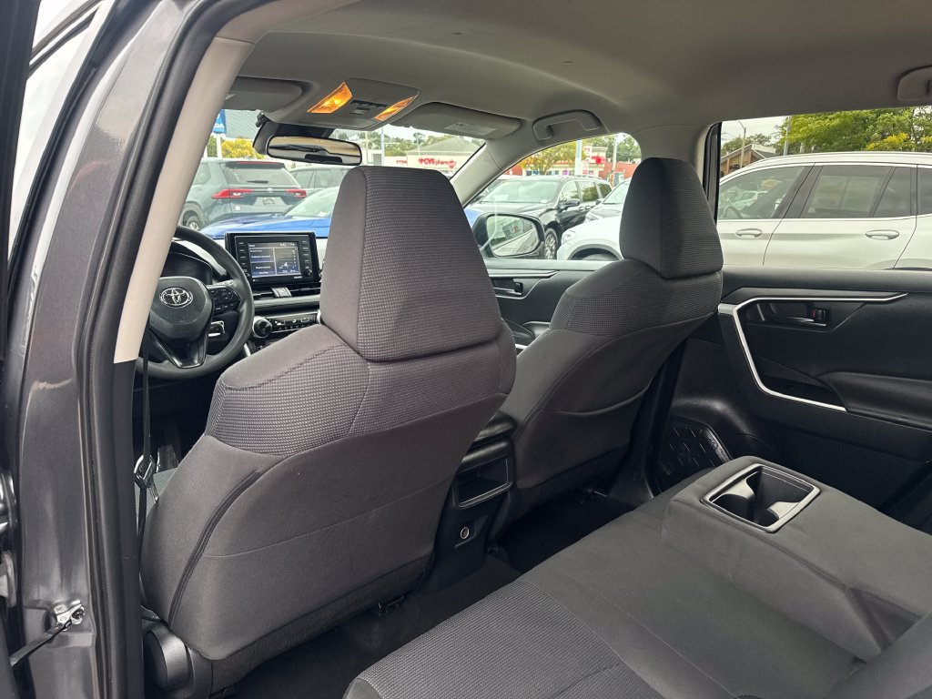 Used 2021 Toyota RAV4 LE AWD/4WD image 37