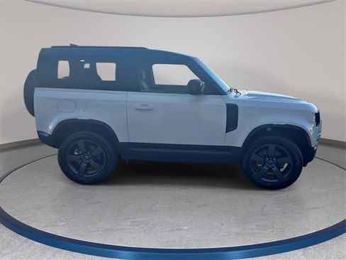 Used 2025 Land Rover Defender 90 S image 4