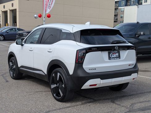 Used 2025 Nissan Kicks SR AWD/4WD image 8