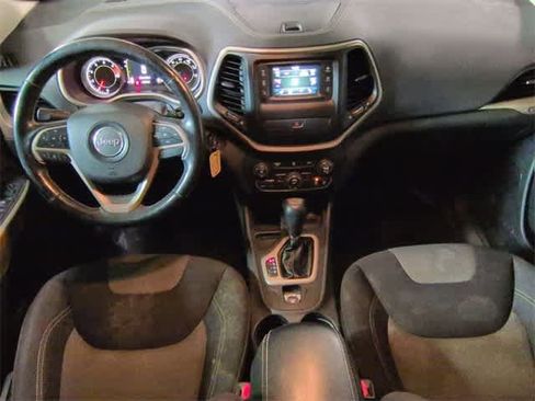 Used 2018 Jeep Cherokee Sport w/ Cold Weather Group image 15