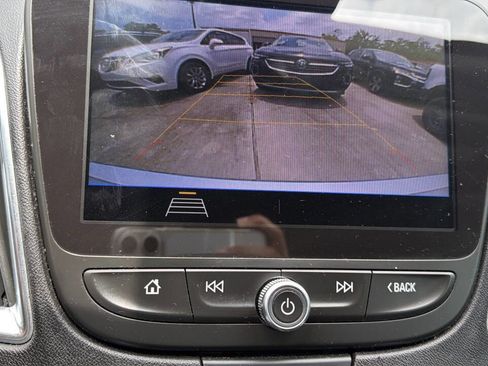 Used 2019 Chevrolet Malibu LT w/ Leather Package FWD image 5
