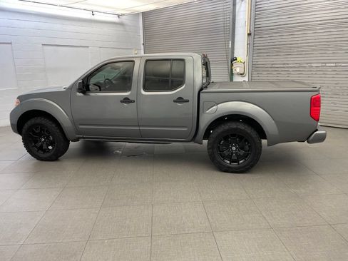 Used 2021 Nissan Frontier SV w/ Midnight Edition Floor Mats AWD/4WD image 8
