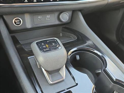 Used 2023 Nissan Rogue SV image 14