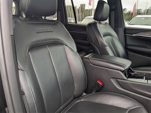 Used 2022 Jeep Grand Cherokee Overland image 36