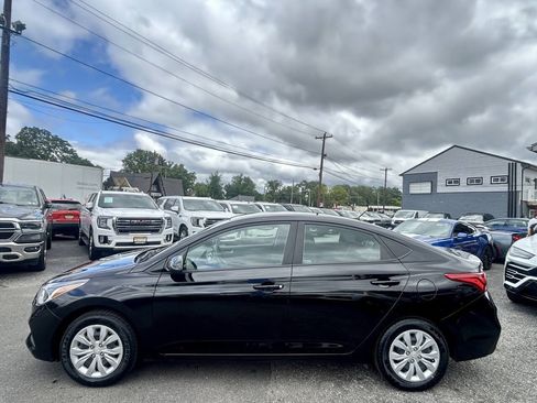 Used 2022 Hyundai Accent SE FWD image 2