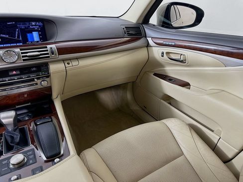 Used 2013 Lexus LS 460 w/ Comfort Pkg RWD image 24
