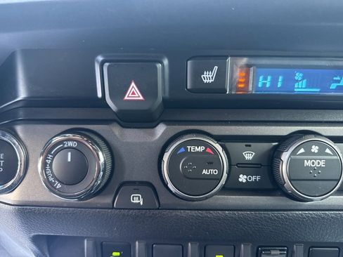 Used 2019 Toyota Tacoma TRD Sport image 32