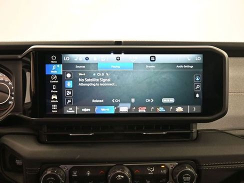 Used 2025 Jeep Wrangler Unlimited Sahara AWD/4WD image 26