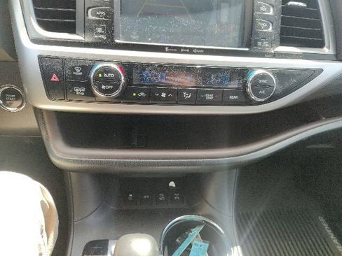 Used 2018 Toyota Highlander Limited Platinum AWD/4WD image 23